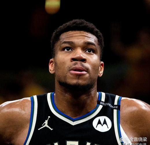 雅虎：有消息称一家中国俱乐部向拉斐尔开出很丰厚的合同报价（雅虎：传中国俱乐部向拉斐尔奉上高薪合同报价）