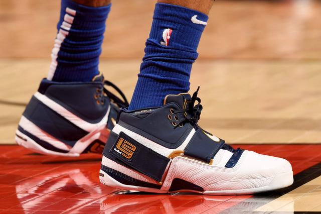 梅西航班因天气原因延误，梅西印度行第四站推迟40分钟进行（因天气影响，梅西航班延误，印度行第四站延后40分钟开始）