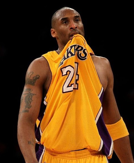 优势明显！亚历山大近12次常规赛交手，得分均高于爱德华兹（亚历山大优势显著：近12次常规赛交锋场场得分高于爱德华兹）