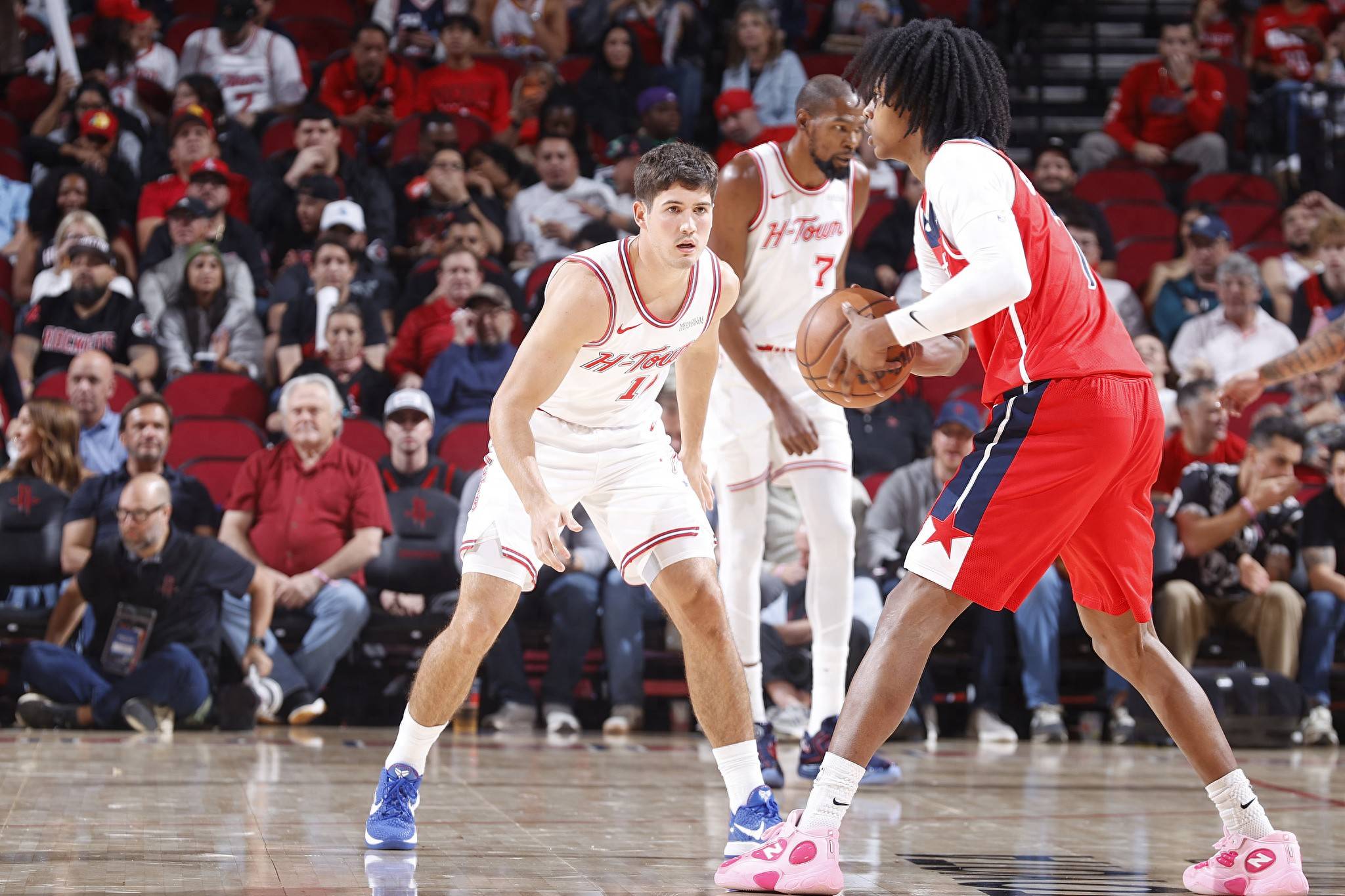 90分钟被绝平！亚洲冠军太水了，2轮1分沦为垫底，2大黑马排前二（第90分钟遭绝平！亚洲冠军状态低迷，两轮仅1分垫底，两大黑马领跑前二）