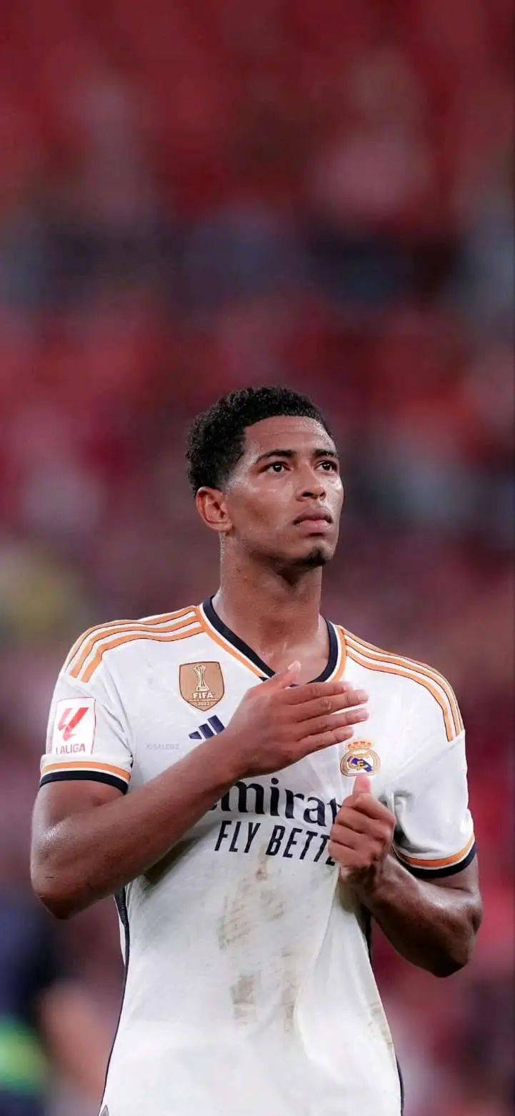 阿斯预测巴萨vs布鲁日首发：莱万领衔，拉什福德替补（阿斯报预测巴萨战布鲁日首发：莱万压阵，拉什福德替补待命）