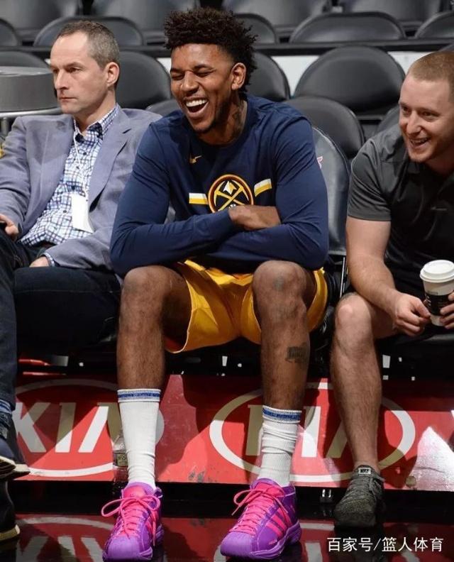 阿斯：拉菲尼亚因为肌肉不适缺战贝蒂斯，他能出战下场欧冠（阿斯：拉菲尼亚因肌肉不适无缘战贝蒂斯，预计可出战下一场欧冠）