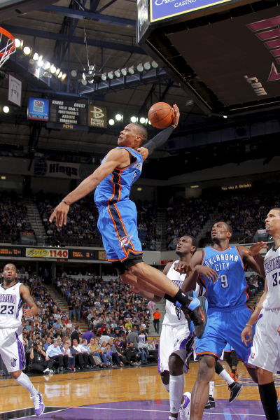 诺伊尔：孔帕尼有很多值得称道的优点；我现在只专注于俱乐部（诺伊尔盛赞孔帕尼优点颇多：当下我只专注俱乐部）