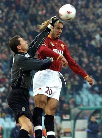 祝福，成都蓉城后卫韩鹏飞在圣诞节当天与女友领取结婚证（圣诞喜讯：成都蓉城后卫韩鹏飞与女友领证结婚）