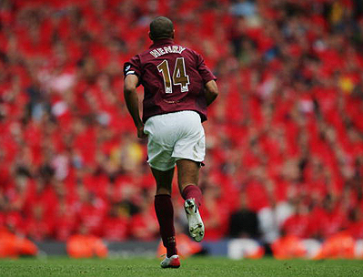 英超焦点战：利物浦主场迎战热刺,（英超重磅对决：利物浦坐镇主场对阵热刺）