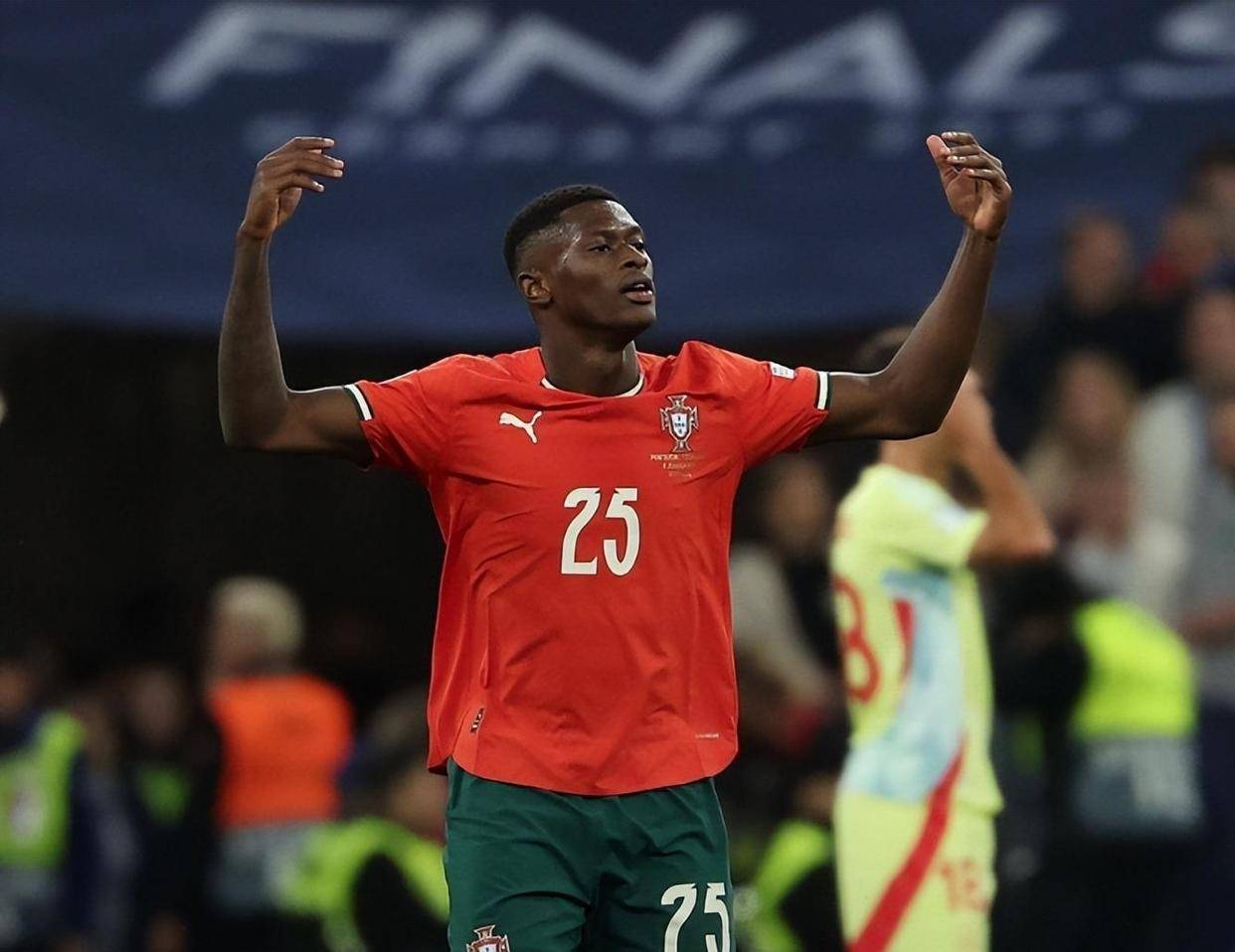 记者：加图索准备征召帕莱斯特拉，已派意大利队球探多次考察（记者：加图索拟征召帕莱斯特拉，意大利队球探已频繁考察）