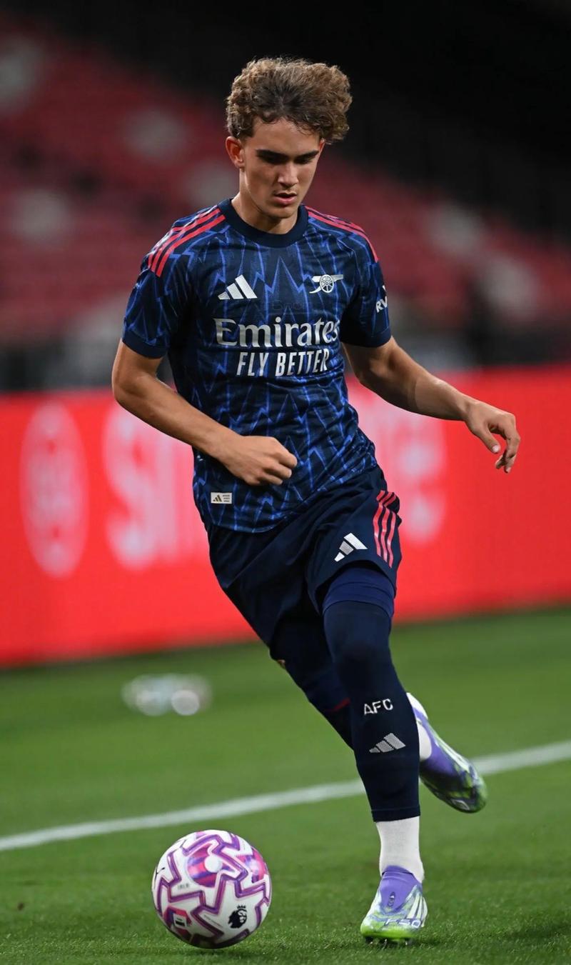 罗体：齐尔克泽愿意加盟罗马，但罗马先租后买报价被曼联拒绝（罗体：齐尔克泽愿投罗马，曼联已拒绝先租后买方案）