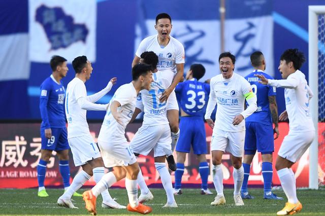 活塞成本赛季雷霆之后，第二支拿到20胜的球队（继雷霆之后，活塞成为本赛季第二支斩获20胜的球队）