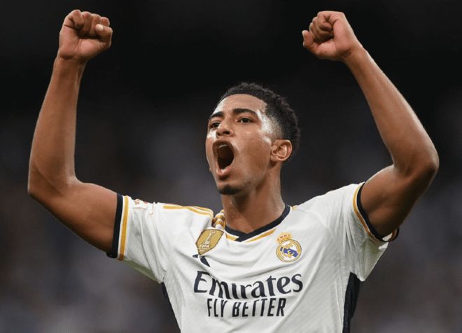 两人传接球，第三人要动 国际米兰这场比赛中有大量的“第三人动” 战术视角（战术视角：国际米兰此役大量运用两人传递引出的第三人跑动）