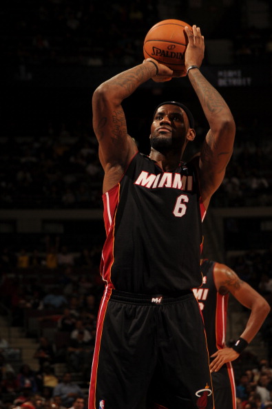 状态火热！布伦森首节8中5得到16分5助攻（火力全开！布伦森首节8投5中砍下16分5助攻）