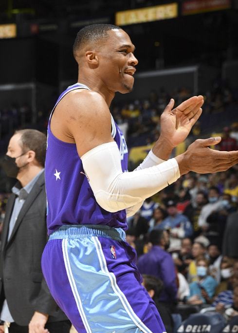 辽超总决赛：大连队4-0本溪队夺冠，王宏有、王跃皓分别双响（辽超决赛：大连4-0完胜本溪捧杯，王宏有与王跃皓各梅开二度）