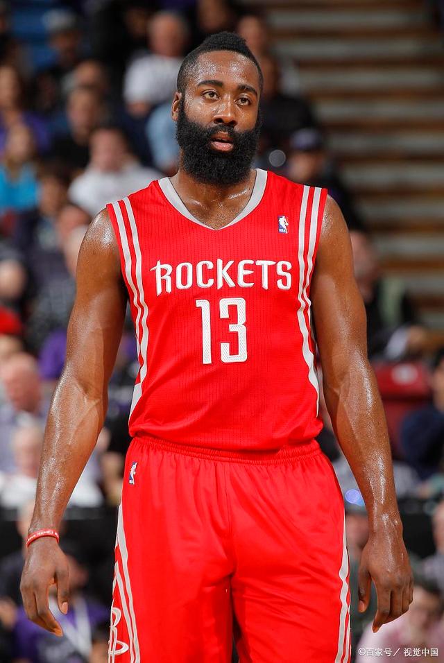 球迷在青年欧冠里对切尔西球员进行种族歧视，卡拉巴赫被罚款（因球迷在青年欧冠对切尔西球员实施种族歧视，卡拉巴赫遭罚款）