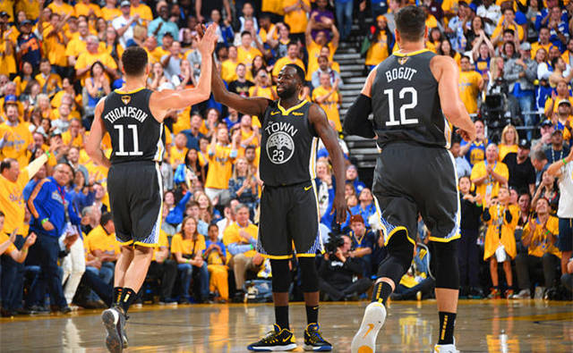 本赛季五大联赛U23前锋直接参与进球前10：博尼、埃基蒂克第1（本季五大联赛U23前锋参与进球前十：博尼、埃基蒂克并列第一）