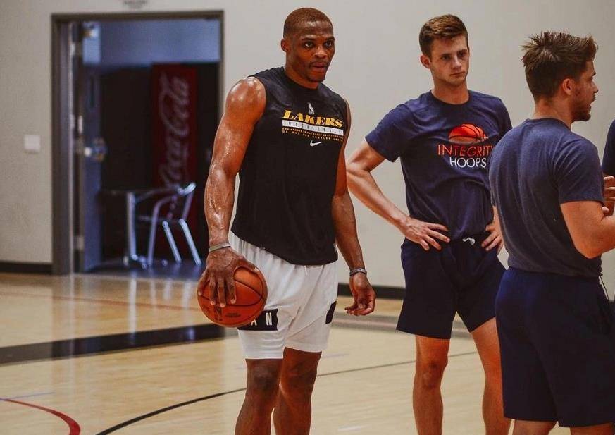 法尔克：拜仁认为超6500万欧签雅克松太贵，在关注弗拉霍维奇（法尔克：拜仁认为雅克松超6500万欧报价过高，转而关注弗拉霍维奇）