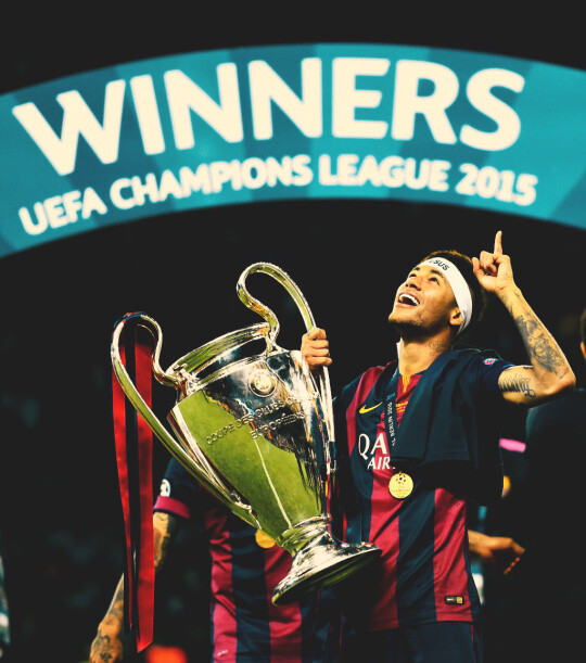 世界最经典的十大足球技巧（全球十大经典足球招式解析）