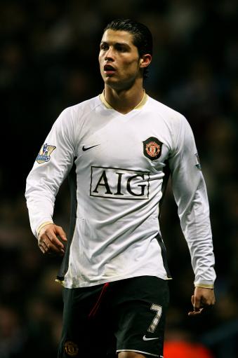 克罗斯：皇马与曼城都缺乏中场控制力；英超球队客场表现下滑（克罗斯：皇马、曼城中场统治力不够，英超球队客场表现走低）