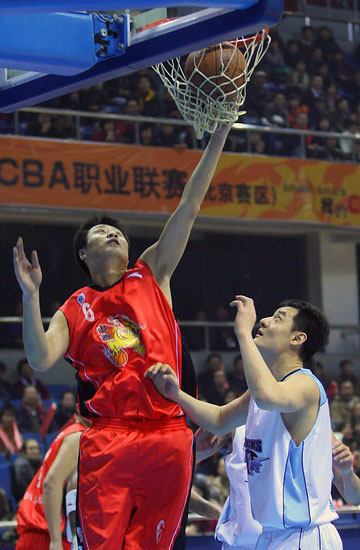 阿斯：阿诺德是左大腿肌肉受伤，与最近一次的伤处不同（阿斯报：阿诺德左大腿肌肉受伤，伤处与最近一次不同）